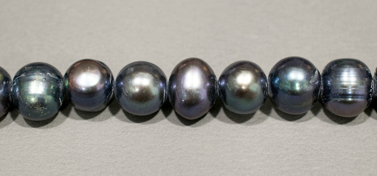 Perlenstrang Dunkelgrau rund mit hohem Lüster in 10-12 mm